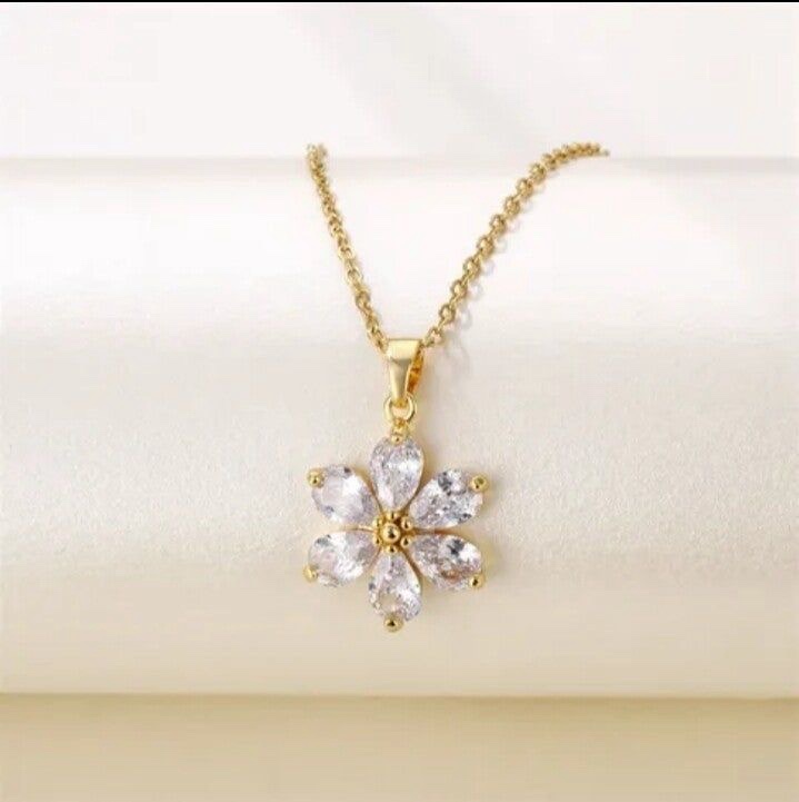 Shimmering Glitter Pendant Chain